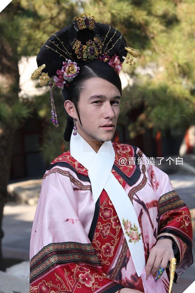 Joseph Gordon-Levitt với vẻ ngoài quý phái thế này chắc chắn đã từng trải chốn hậu cung lâu lắm rồi.