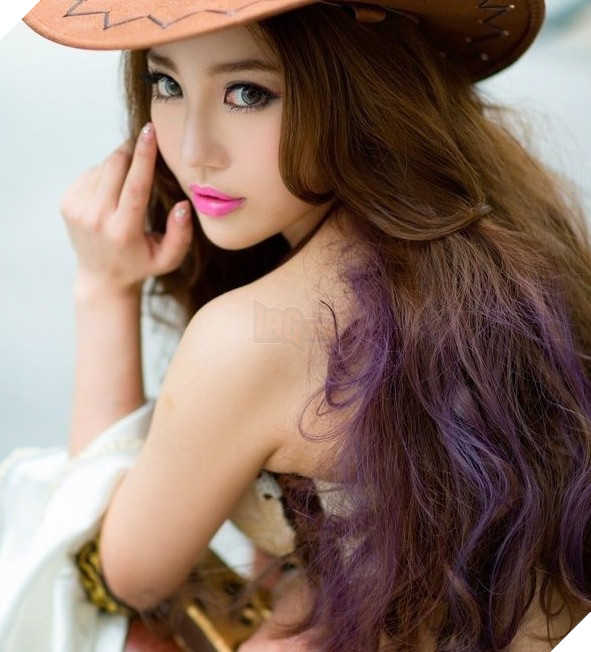 Chảy máu mũi với cosplay Miss Fortune cực nóng bỏng trong Liên Minh Huyền Thoại