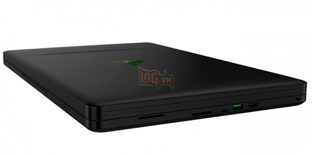 Khi được gấp gọn lại nhất có thể, chiếc laptop trông vẫn khá hầm hố.