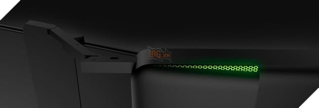 Đặc trưng màu xanh lá của Razer cũng được nhấn nhá qua đèn nền tinh tế phía sau.