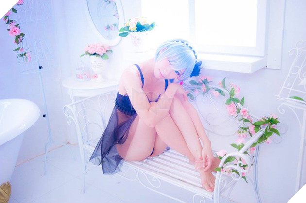 Xịt máu mũi với bộ ảnh cosplay cực gợi cảm về nàng hầu Rem trong Re:Zero