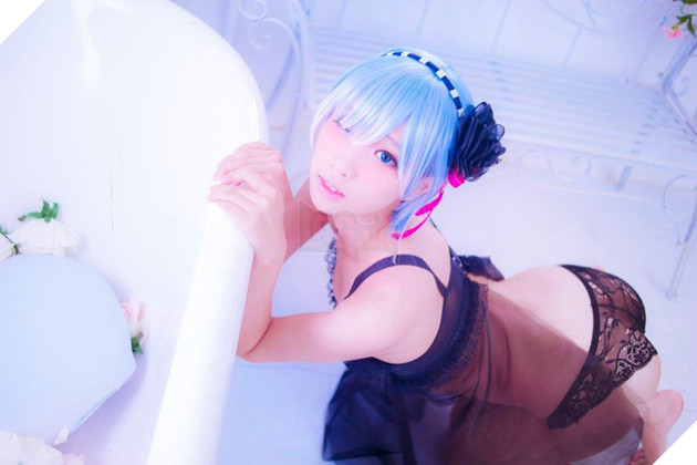 Xịt máu mũi với bộ ảnh cosplay cực gợi cảm về nàng hầu Rem trong Re:Zero