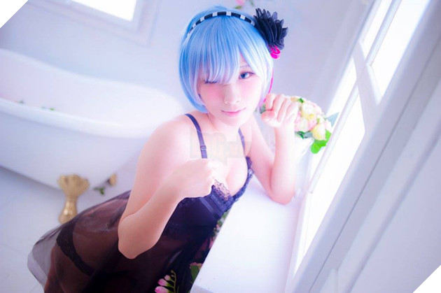Xịt máu mũi với bộ ảnh cosplay cực gợi cảm về nàng hầu Rem trong Re:Zero