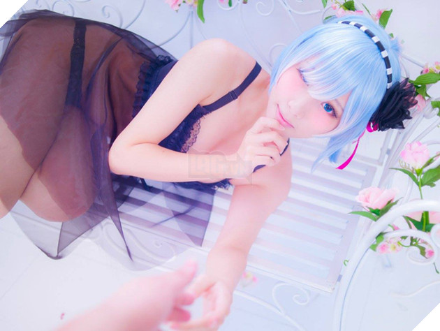 Xịt máu mũi với bộ ảnh cosplay cực gợi cảm về nàng hầu Rem trong Re:Zero