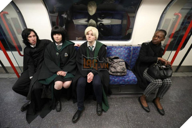 Harry Potter đã bước sang tuổi 20: Hành trình 2 thập kỷ của cuốn sách từng nhiều lần bị chối bỏ - Ảnh 3. Harry Potter đã bước sang tuổi 20: Hành trình 2 thập kỷ của cuốn sách từng nhiều lần bị chối bỏ - Ảnh 3.