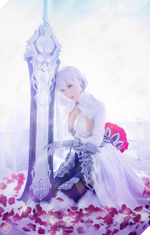 Ngỡ ngàng với cosplay Bạch Tuyết cực gợi cảm trong game di động SINoALICE