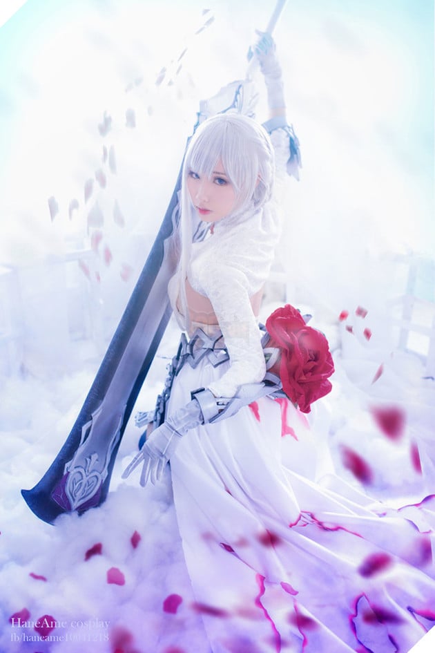 Ngỡ ngàng với cosplay Bạch Tuyết cực gợi cảm trong game di động SINoALICE