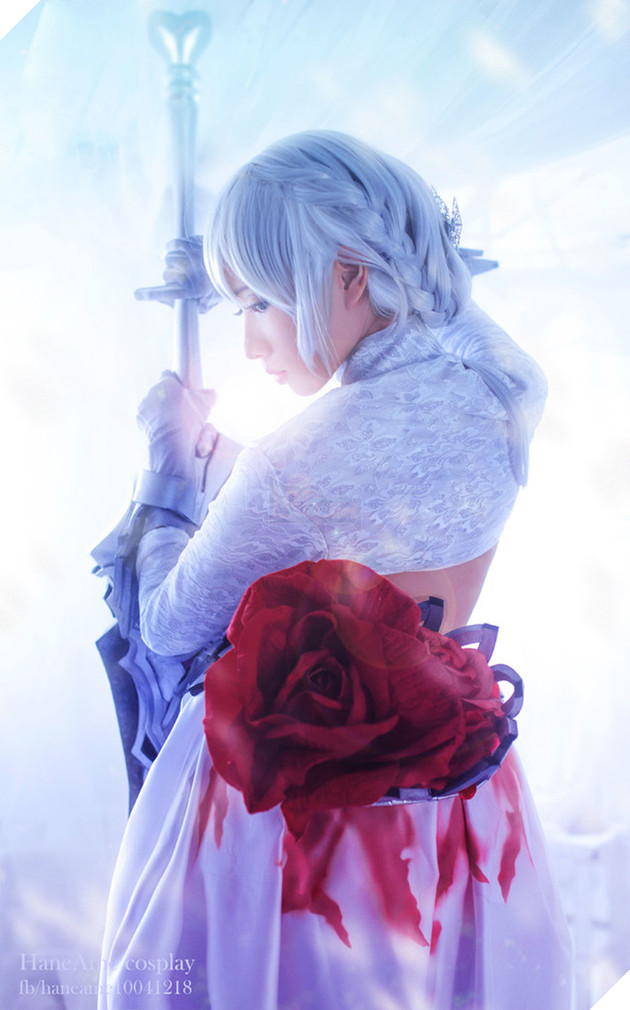 Ngỡ ngàng với cosplay Bạch Tuyết cực gợi cảm trong game di động SINoALICE