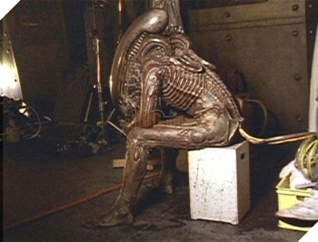 Còn Aliens đáng sợ có lẽ đang cần nghỉ ngơi một chút sau cảnh quay dài