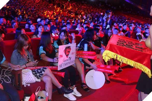 Hàng loạt phần quà hấp dẫn được trao cho khán giả khi tham gia các gameshow mini cực vui nhộn