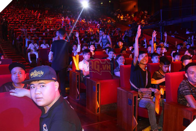 Hàng loạt phần quà hấp dẫn được trao cho khán giả khi tham gia các gameshow mini cực vui nhộn