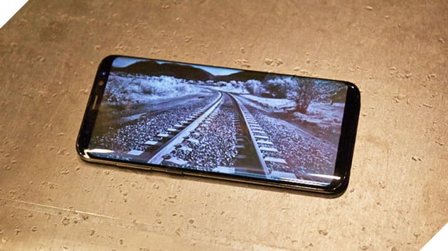 Chiếc Samsung Galaxy S8 sử dụng màn hình OLED