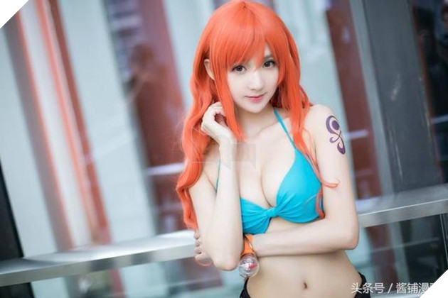 Chảy máu mũi với cosplay Nami cực gợi cảm trong One Piece