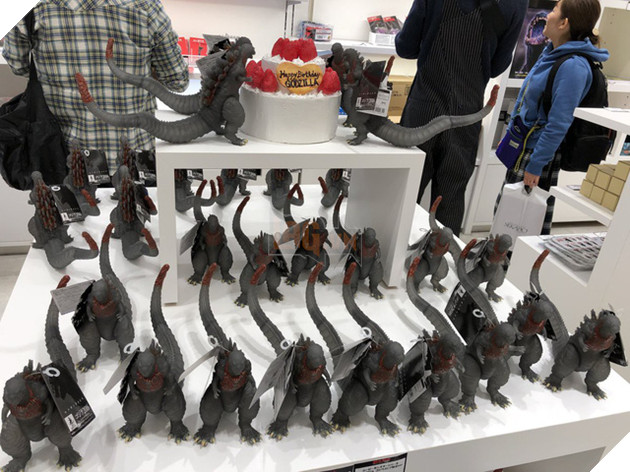 Cùng ngắm nghía cửa hàng Godzilla "chính hiệu" đầu tiên trên thế giới!