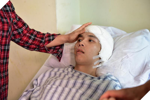 Lưu Như Thiên bị xuất huyết não và hiện đã nằm viện trong nhiều tháng trong trạng thái ngây ngốc