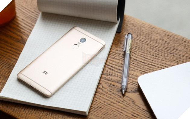 Loạt smartphone chơi game màn hình lớn, pin trâu giá dưới 5 triệu