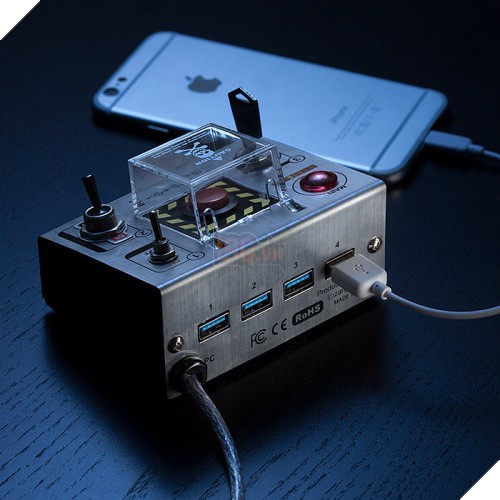 Vừa nguy hiểm huỷ diệt thế giới vừa là cổng USB vô cùng tiện lợi.