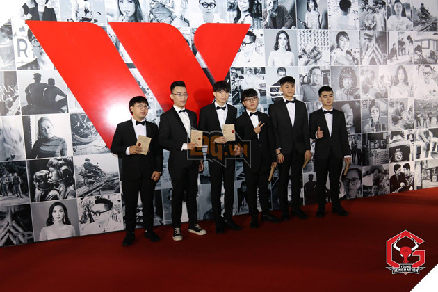 Vừa đại phá GAM xong, Young Generation lịch lãm như "trai Hàn" tham dự gala Wechoice Awards 2017, chụp chung với cả Đức Phúc