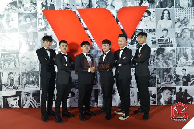 Vừa đại phá GAM xong, Young Generation lịch lãm như "trai Hàn" tham dự gala Wechoice Awards 2017, chụp chung với cả Đức Phúc