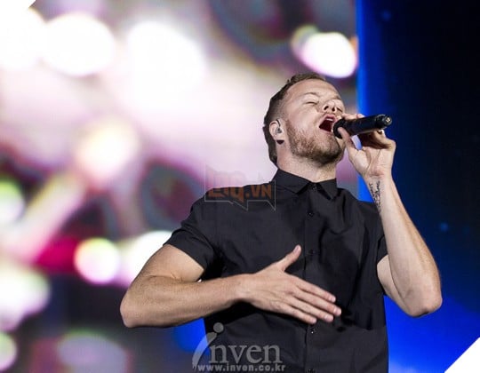 Dan Reynolds của Imagine Dragons biểu diễn tại CKTG 2014