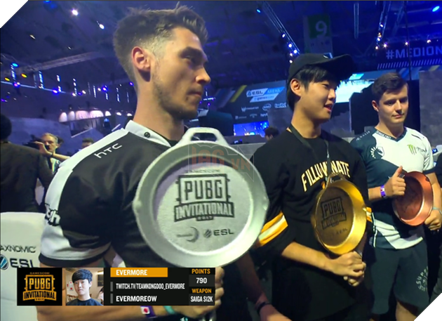 Cup vô địch cực ngộ tại giải PUBG LAN Party ở hội chợ Gamescom 2017