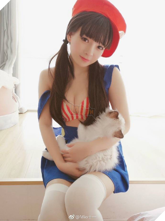 Cùng ngắm cosplay cô nàng Mario "ngực khủng" cực dễ thương