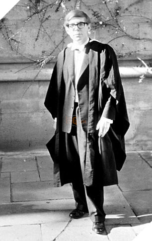Những bức ảnh ít người biết tới về thời trẻ của giáo sư thiên tài Stephen Hawking - Ảnh 7. Những bức ảnh ít người biết tới về thời trẻ của giáo sư thiên tài Stephen Hawking - Ảnh 7.