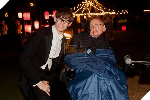 Stephen Hawking – Thuyết yêu thương và dấu ấn của một tài năng xuất chúng của nhân loại