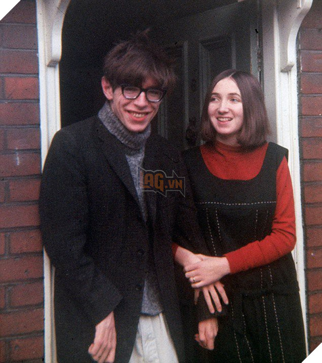 Những bức ảnh ít người biết tới về thời trẻ của giáo sư thiên tài Stephen Hawking - Ảnh 6. Những bức ảnh ít người biết tới về thời trẻ của giáo sư thiên tài Stephen Hawking - Ảnh 6.