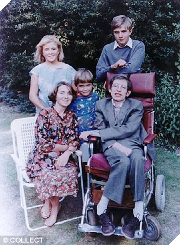 Chuyện tình đẹp nhưng không trọn vẹn của thiên tài vật lý Stephen Hawking