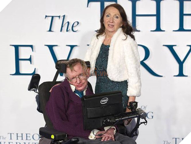 Chuyện tình đẹp nhưng không trọn vẹn của thiên tài vật lý Stephen Hawking