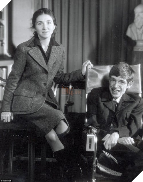 Chuyện tình đẹp nhưng không trọn vẹn của thiên tài vật lý Stephen Hawking