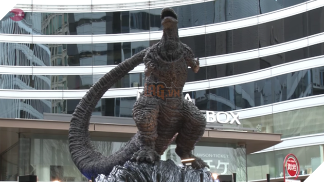 Chê tượng cũ không xứng tầm, người Nhật xây hẳn một bức tượng Godzilla mới cho hoành tráng