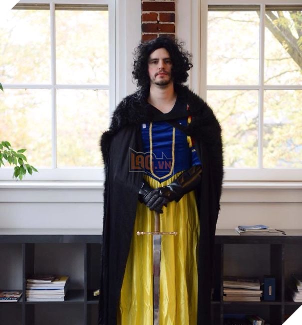 Meet My Sister's Coworker, Jon Snow White!