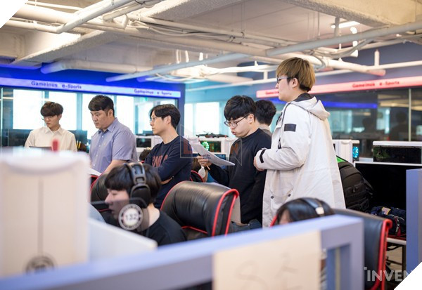 Sau tất cả, HLV Kkoma cũng thừa nhận: SKT T1 đang thiếu thốn Đường Trên và Đi Rừng nhất lúc này