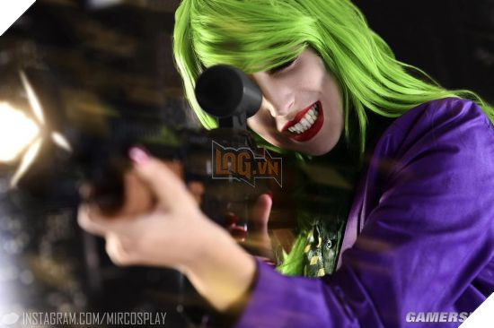 Nóng mắt với cosplay Joker phiên bản nữ: Quá gợi cảm!