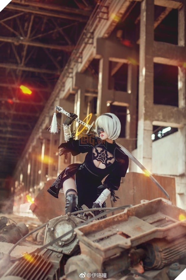 Lại nóng mắt với cosplay cô nàng 2B "hở bạo" trong Nier: Automata