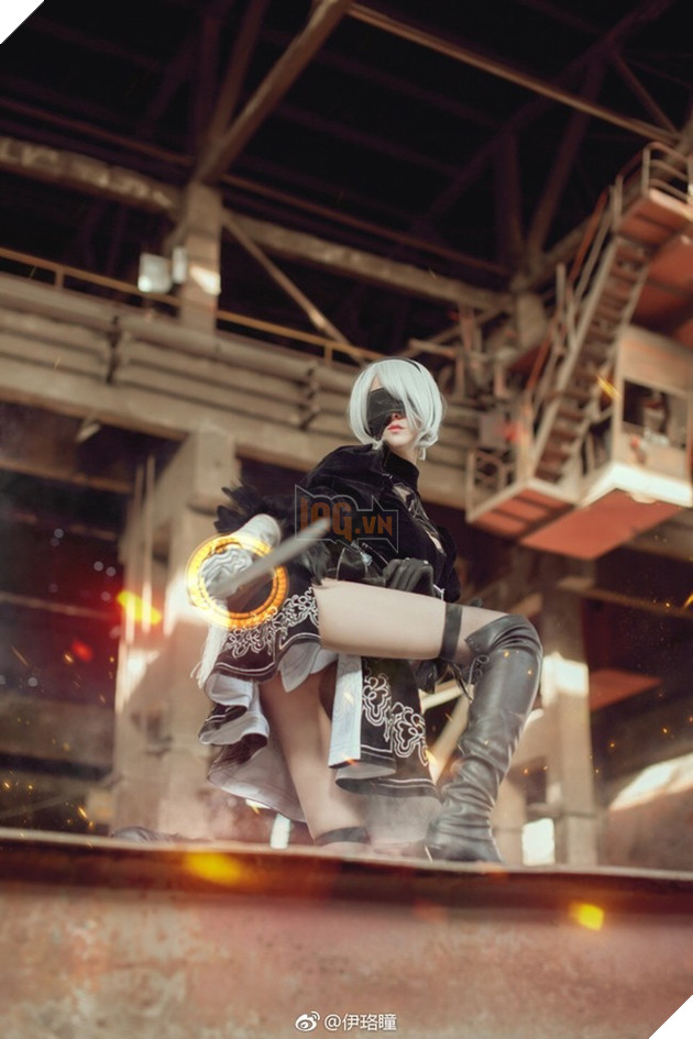 Lại nóng mắt với cosplay cô nàng 2B "hở bạo" trong Nier: Automata
