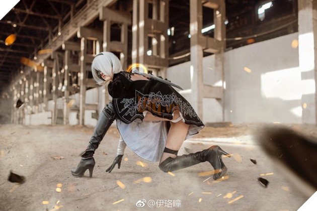 Lại nóng mắt với cosplay cô nàng 2B "hở bạo" trong Nier: Automata