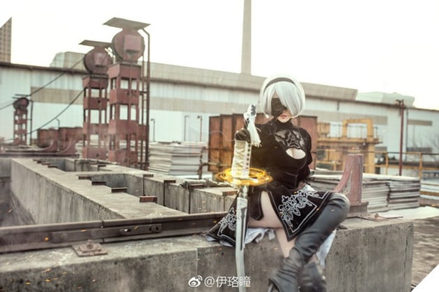 Lại nóng mắt với cosplay cô nàng 2B "hở bạo" trong Nier: Automata