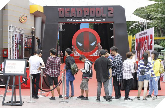 Người hâm mộ xếp hàng để có cơ hội xem trước phim Deadpool 2