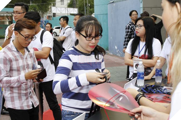 Check-in nhận mặt nạ anh chàng "bựa nhân" nào