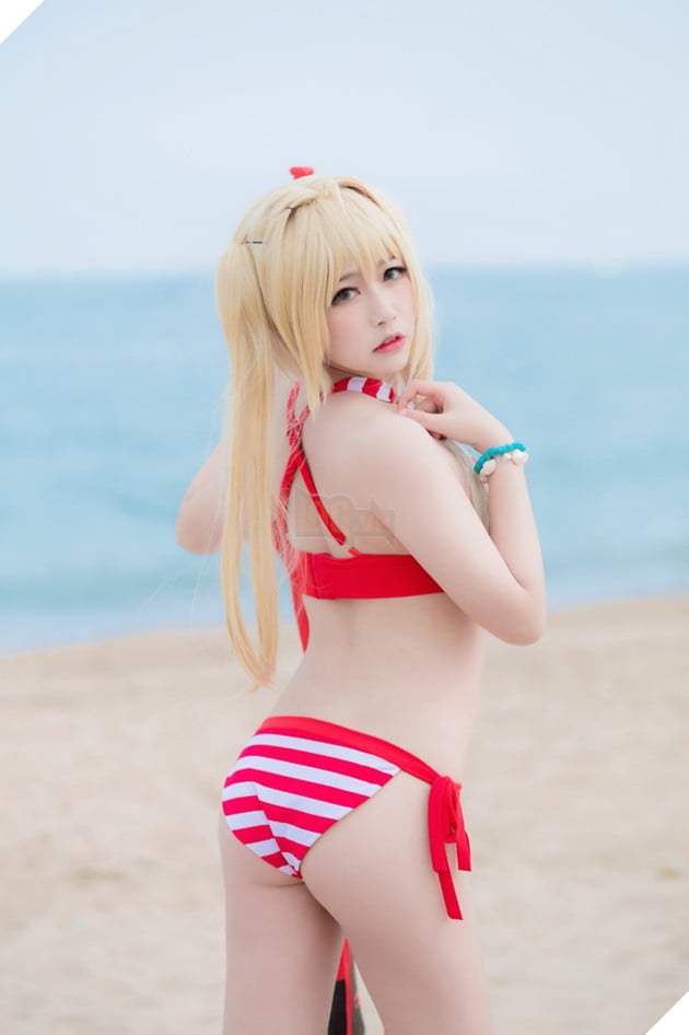 Tiếp tục nóng mắt với cosplay nàng Saber trong trang phục Bikini
