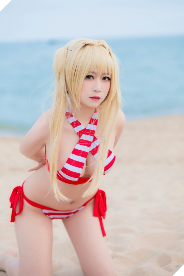 Tiếp tục nóng mắt với cosplay nàng Saber trong trang phục Bikini