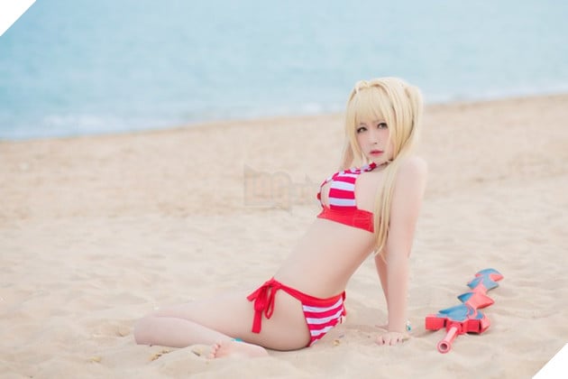 Tiếp tục nóng mắt với cosplay nàng Saber trong trang phục Bikini