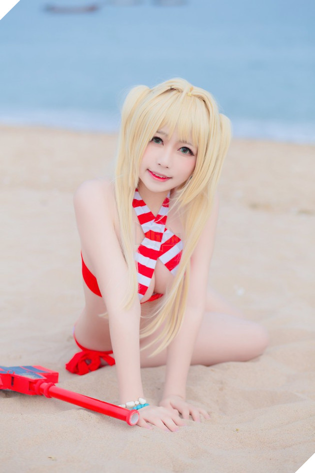 Tiếp tục nóng mắt với cosplay nàng Saber trong trang phục Bikini