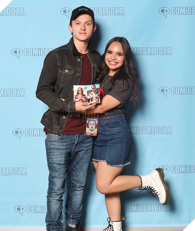 Fan nữ cosplay nguyên xi bộ ảnh của Spider-Man Tom Holland, quyết tâm theo đuổi thần tượng tới cùng không tha - Ảnh 6. Fan nữ cosplay nguyên xi bộ ảnh của Spider-Man Tom Holland, quyết tâm theo đuổi thần tượng tới cùng không tha - Ảnh 6.