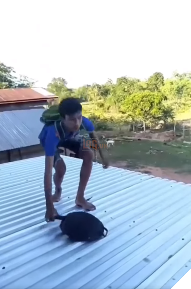 Thanh niên trộm chảo của mẹ lên nóc nhà chơi PUBG “giả lập” giữa đời thực