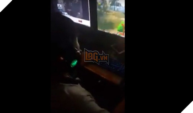 Lượng khách chơi Rules of Survival ở quán net công cộng nhưng có gian lận đa dạng ở mọi độ tuổi, ngành nghề.