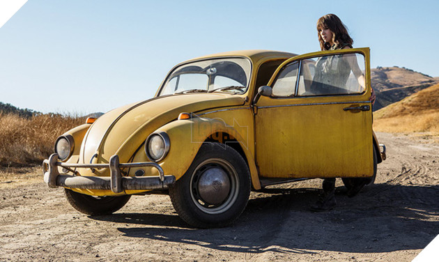 Phần phim ngoại truyện đầu tiên của Transformers về Bumblebee tung trailer cực hoành tráng